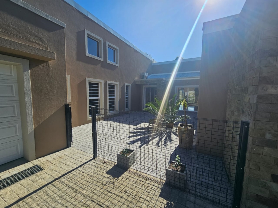 3 Bedroom Property for Sale in Dormehls Drift Western Cape